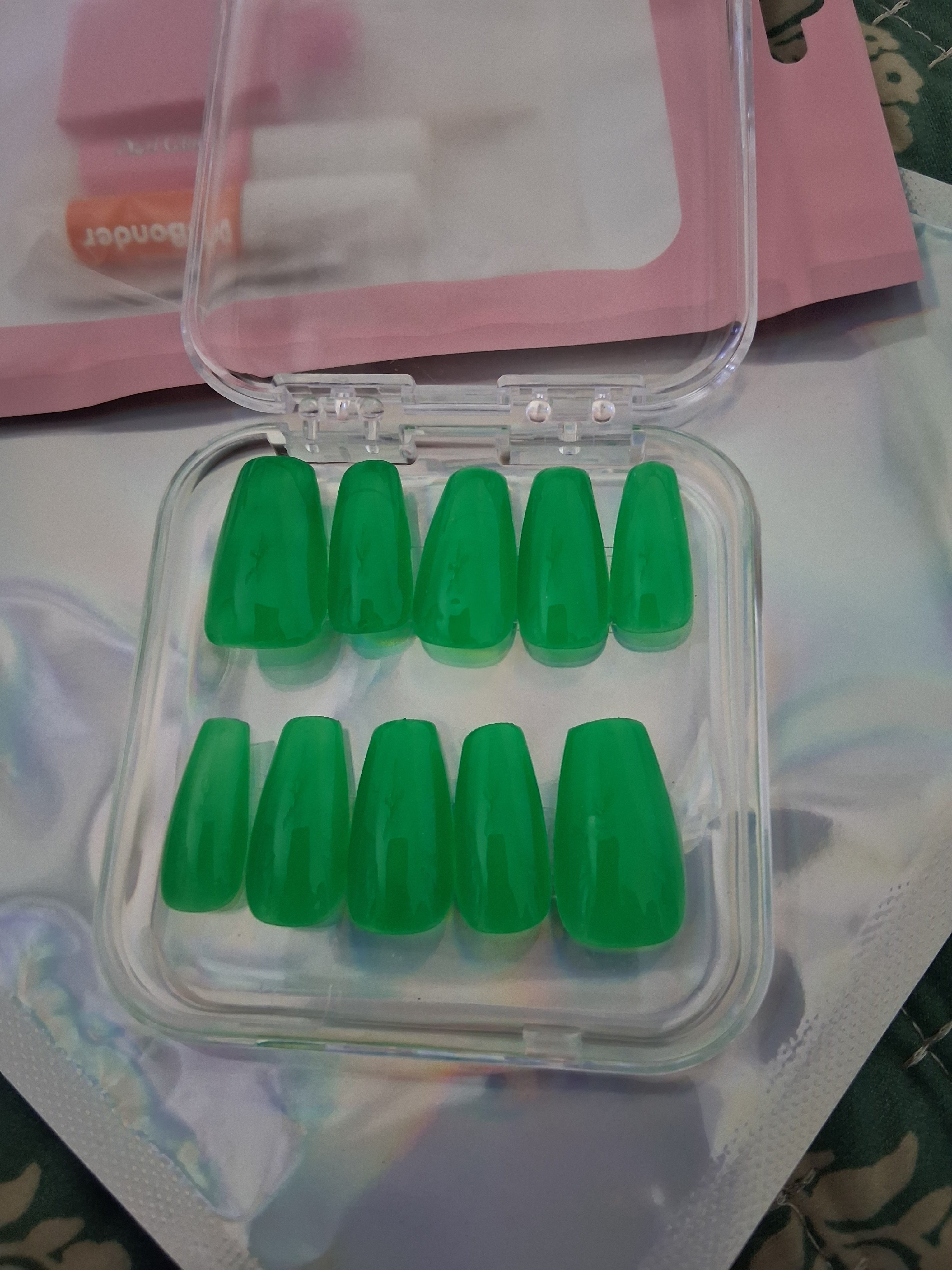 Press on nails