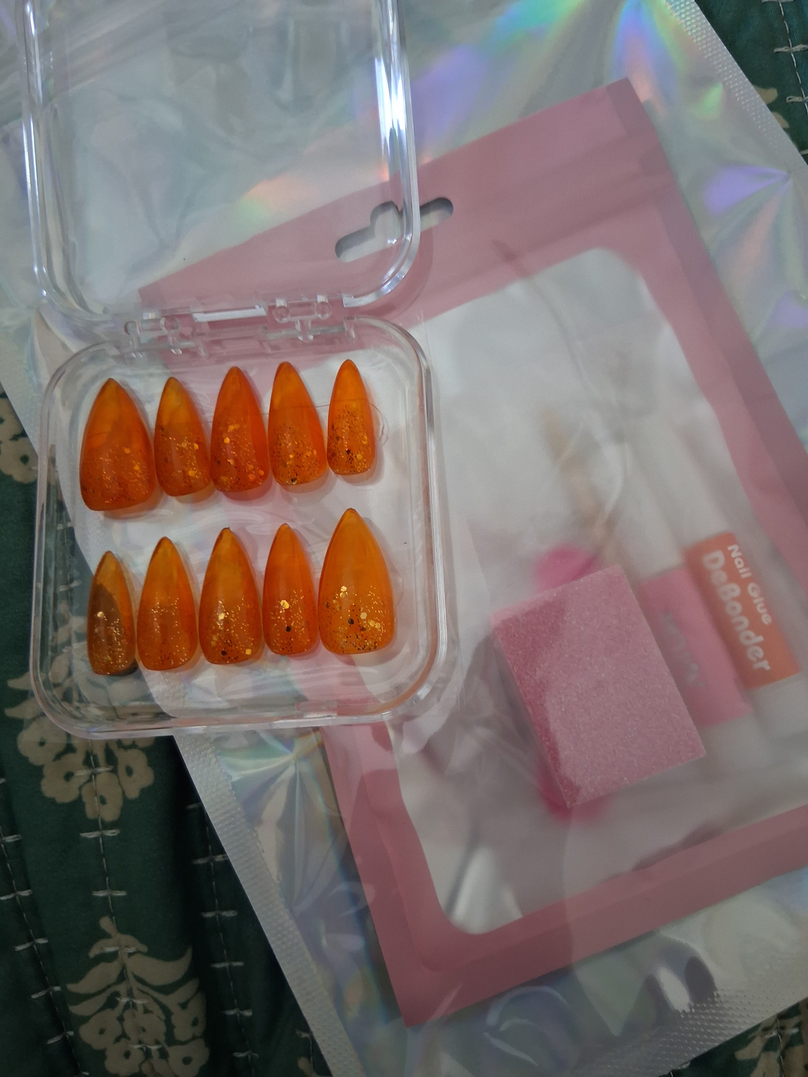 Press on nails