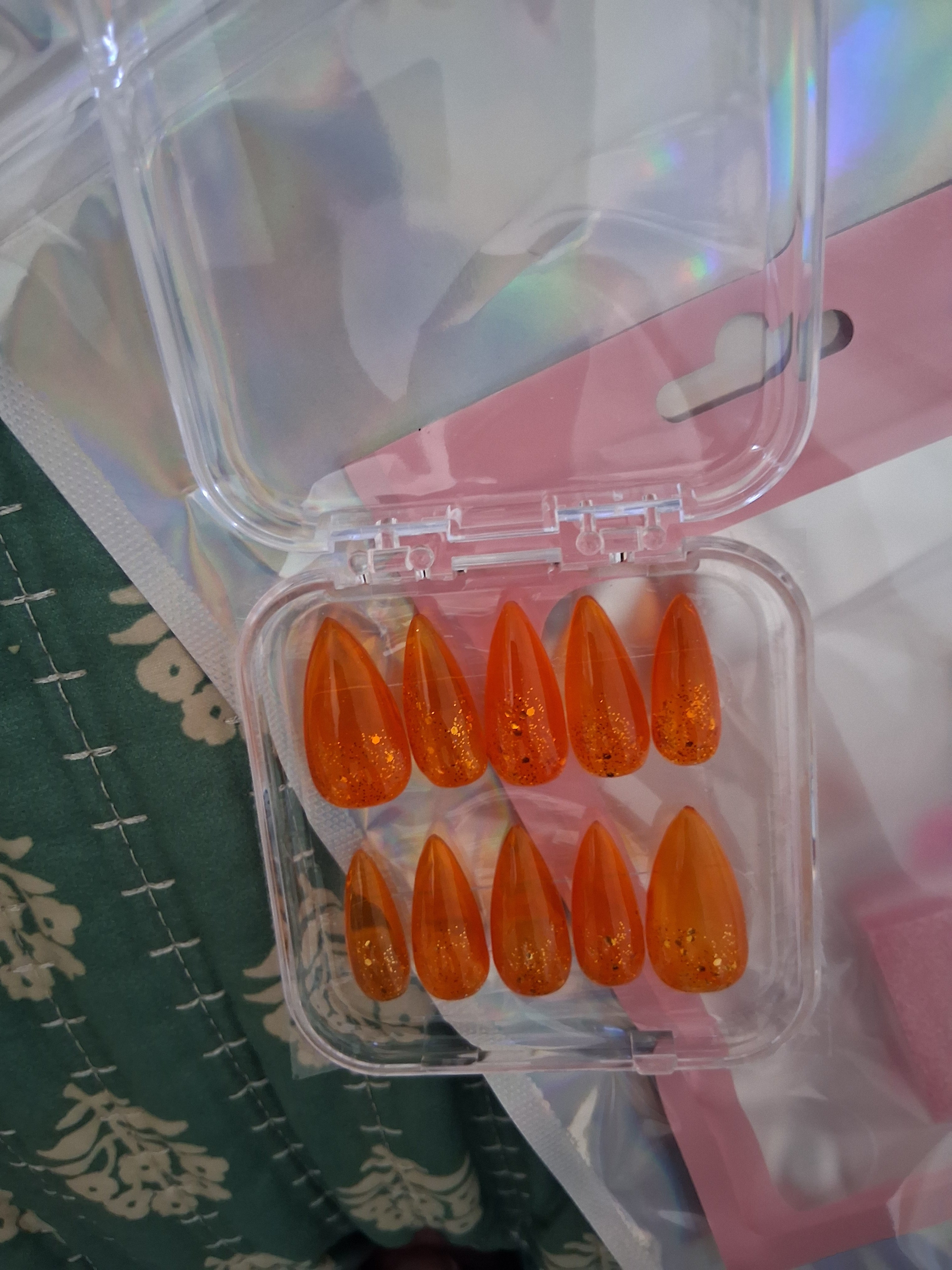 Press on nails